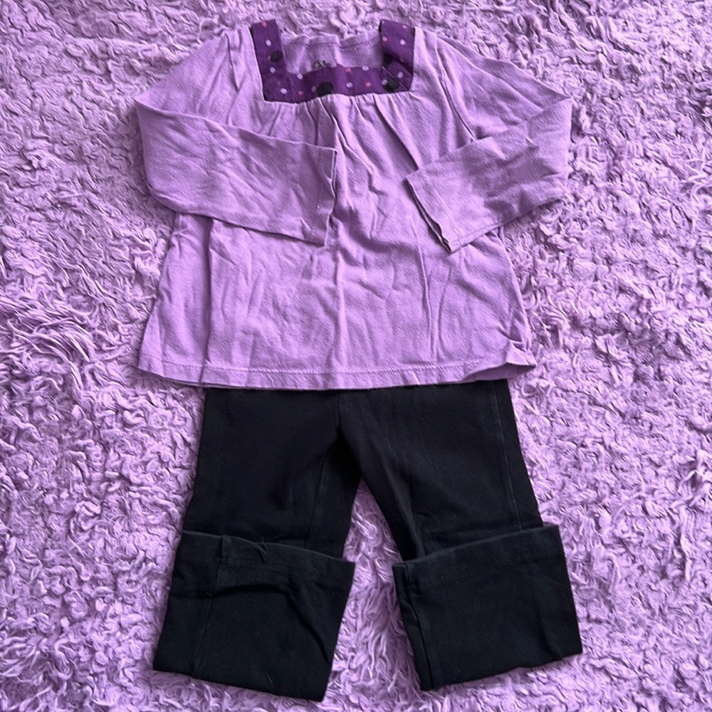 ☘️5 for $25☘️ Girls 2T Purple outfit